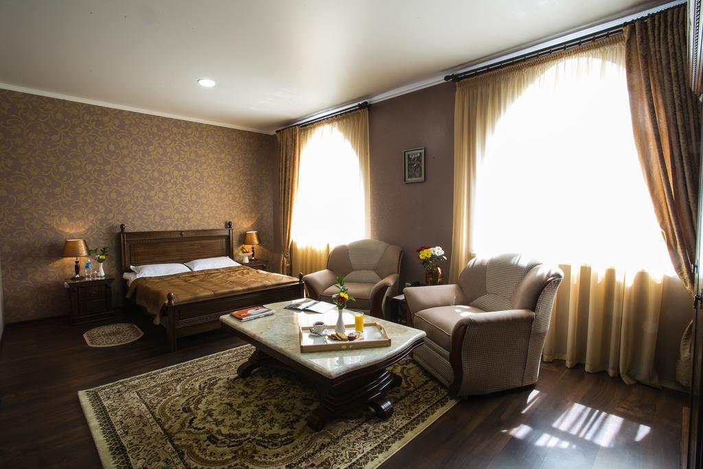 Shah Palace Hotel Bisjkek Rom bilde